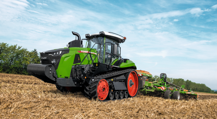 Fendt 1100 Vario MT cultivating in the field.